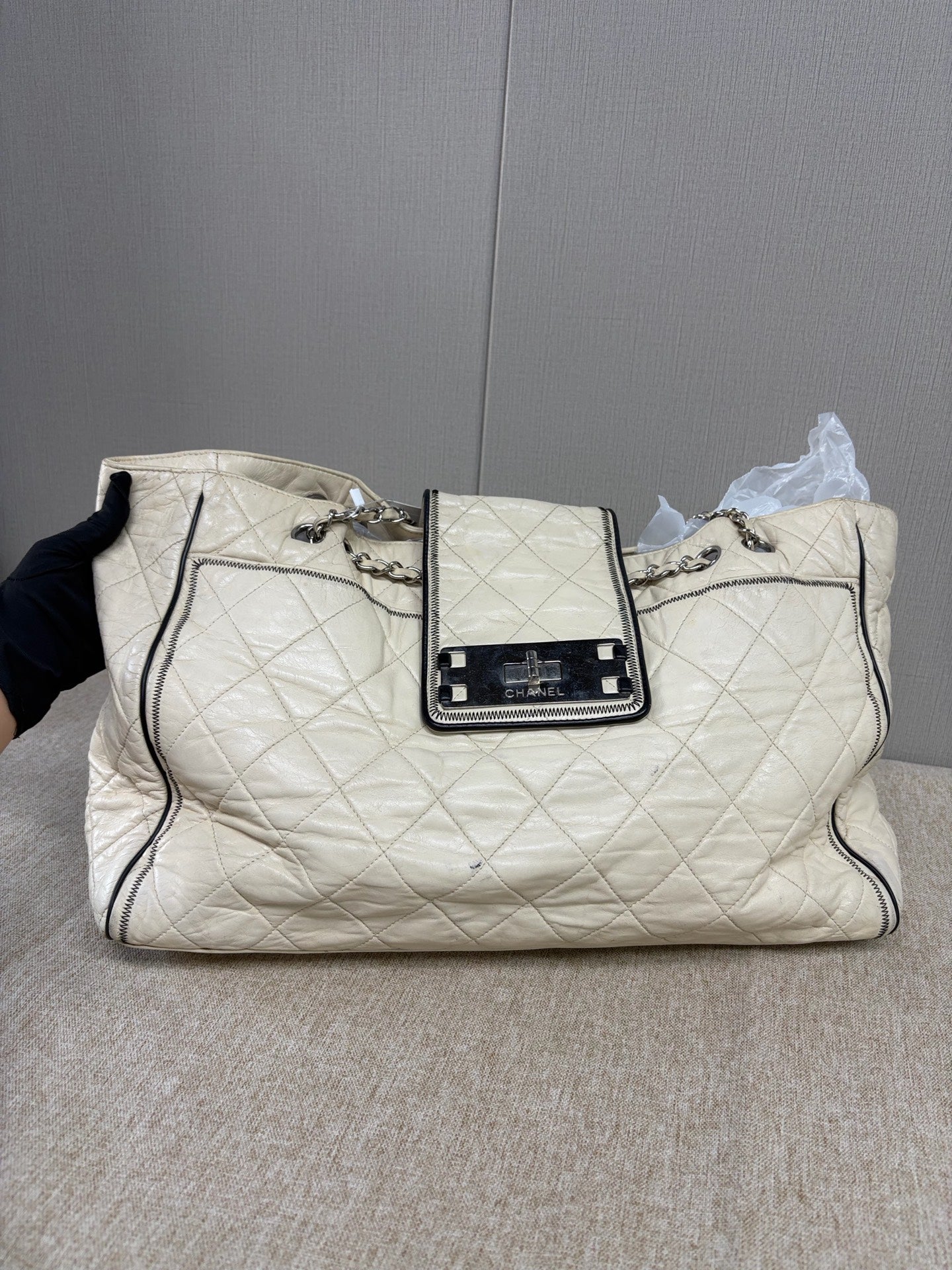 Chanel - 2.55 Airport Bag - Distressed lambskin leather - Beige - (extra-large)