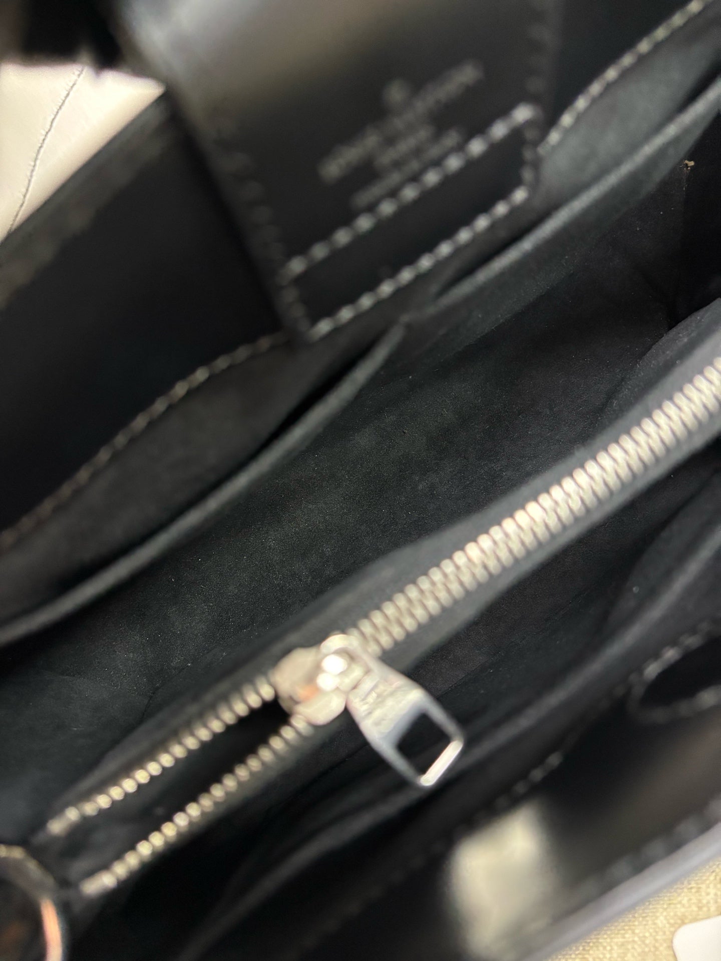 Louis Vuitton - Kleber - Epi leather - Black - (Medium)