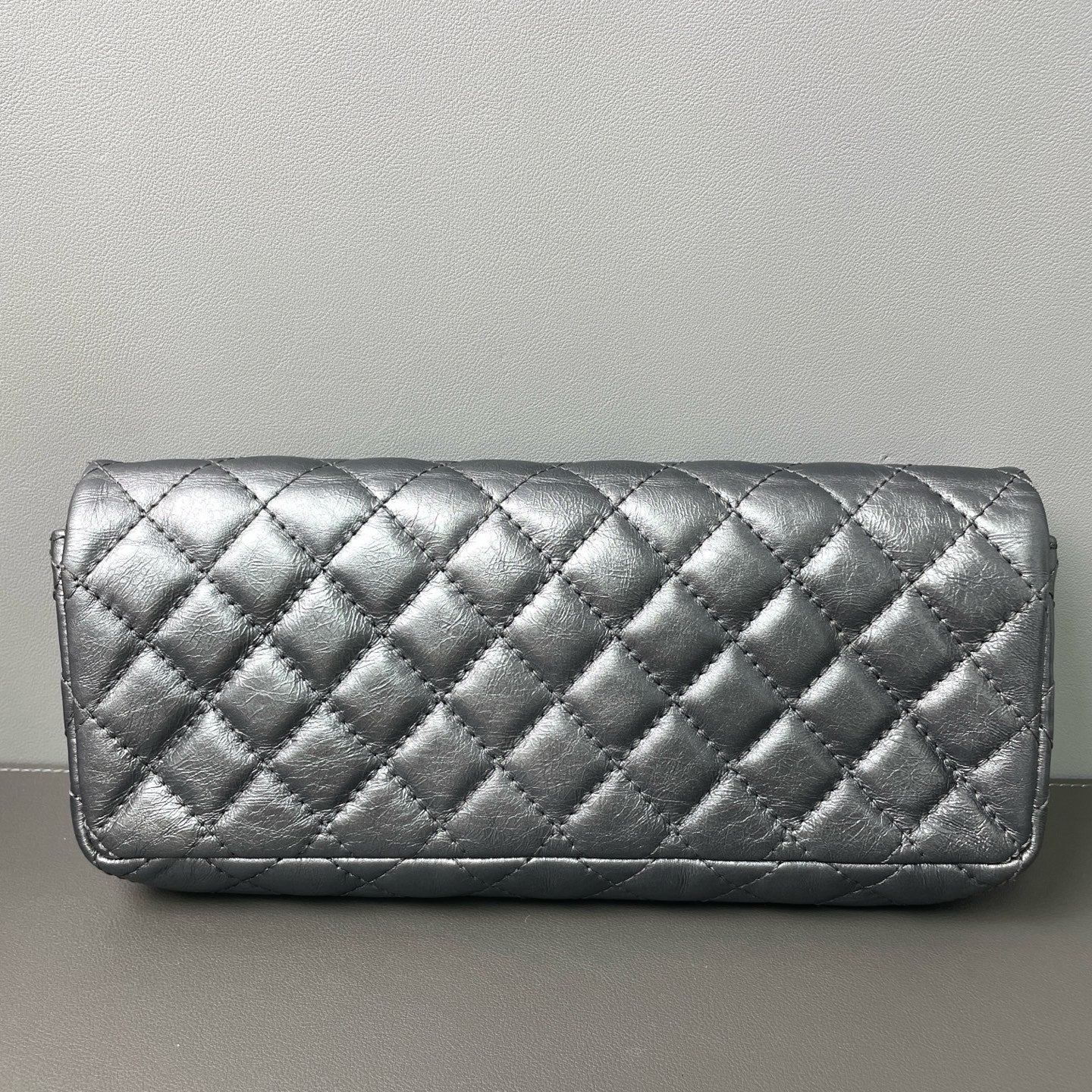 Chanel - 2.55 Flap Baguette - Pearlescent cowhide leather - Silver - (small)