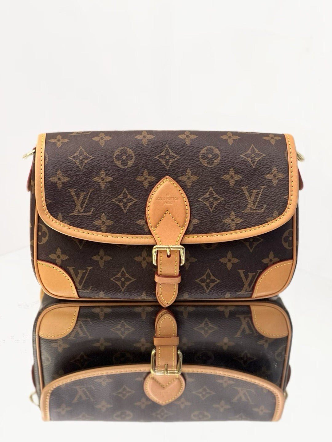 Louis Vuitton - Classic Monogram Flap Shoulder Bag - Monogram coated canvas with natural Vachetta leather trim and a textile shoulder strap - Brown - (small)