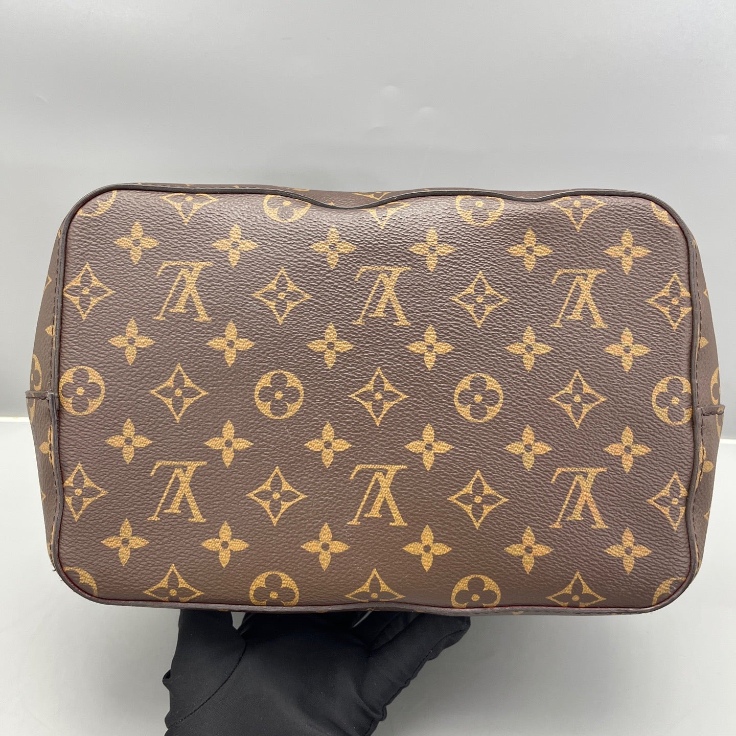 Louis Vuitton - NeoNoe - Monogram coated canvas with red leather trim - Brown - (medium)