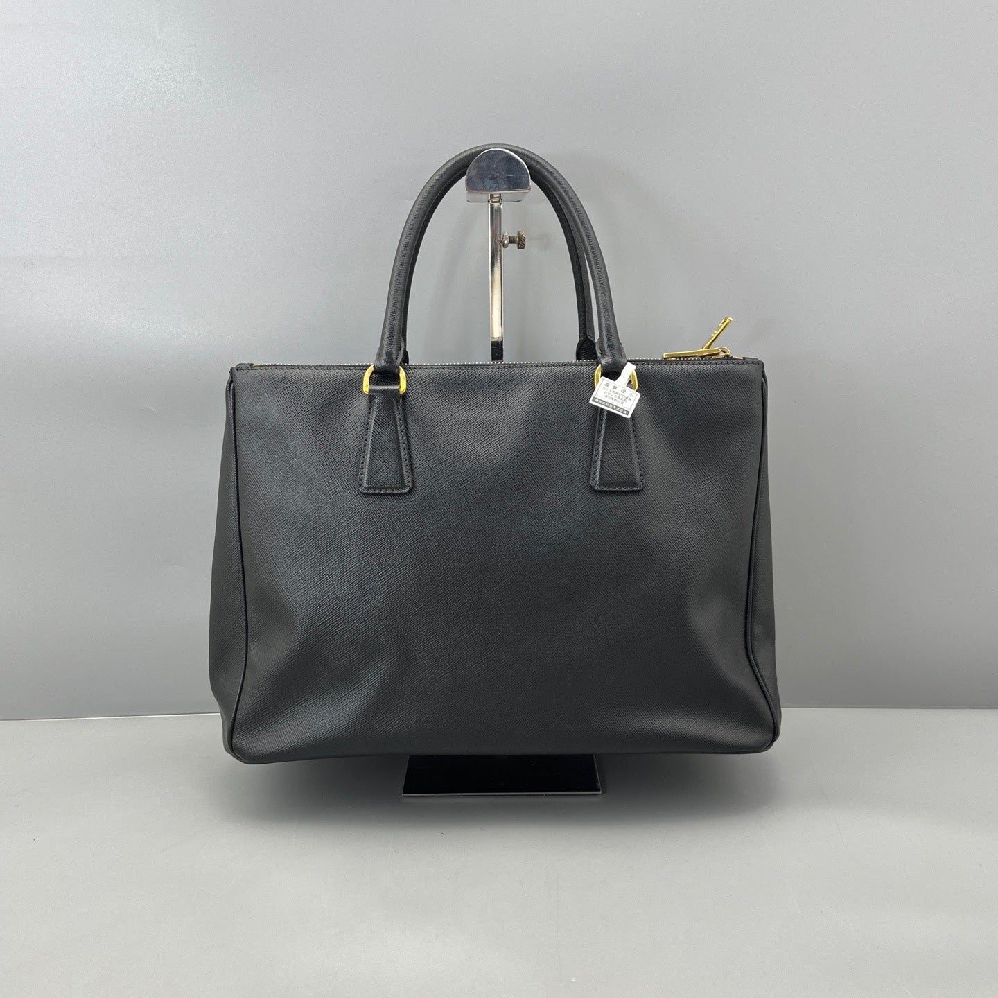 Prada - Saffiano Lux Tote - Saffiano leather - Black - (medium)