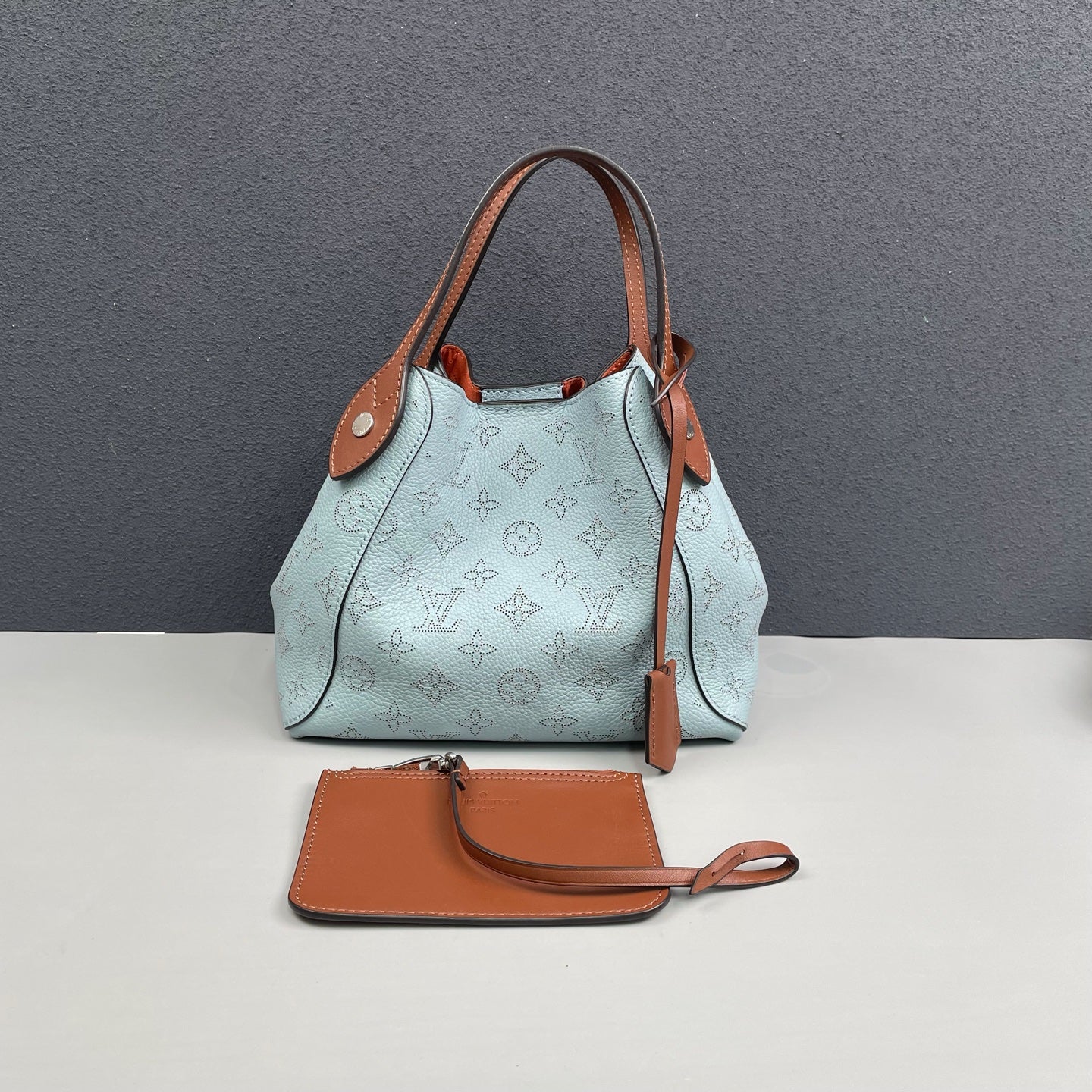 Louis Vuitton - Hina PM Bucket Bag - Perforated Mahina leather with natural leather trim - Blue - (small)