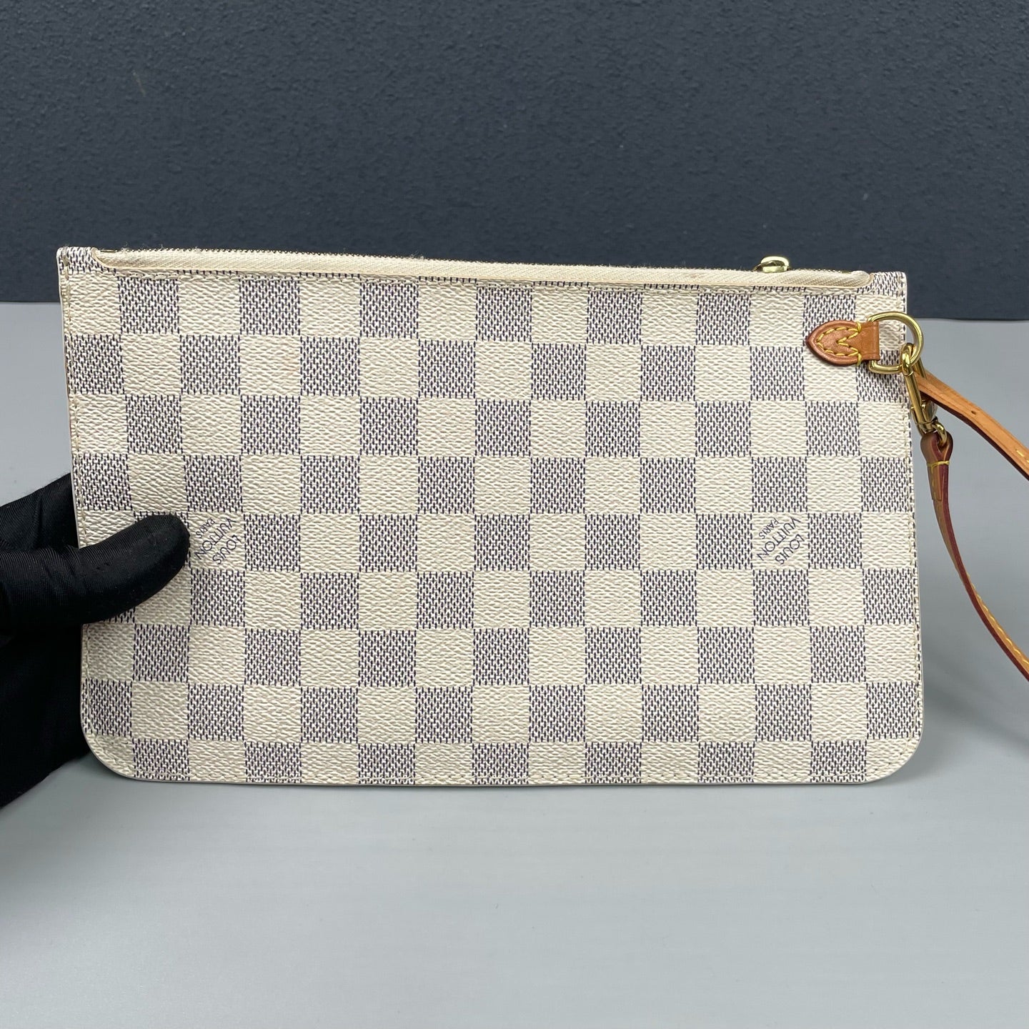 Louis Vuitton - Neverfull MM - Damier Azur coated canvas with natural cowhide leather trim - White - (Medium)