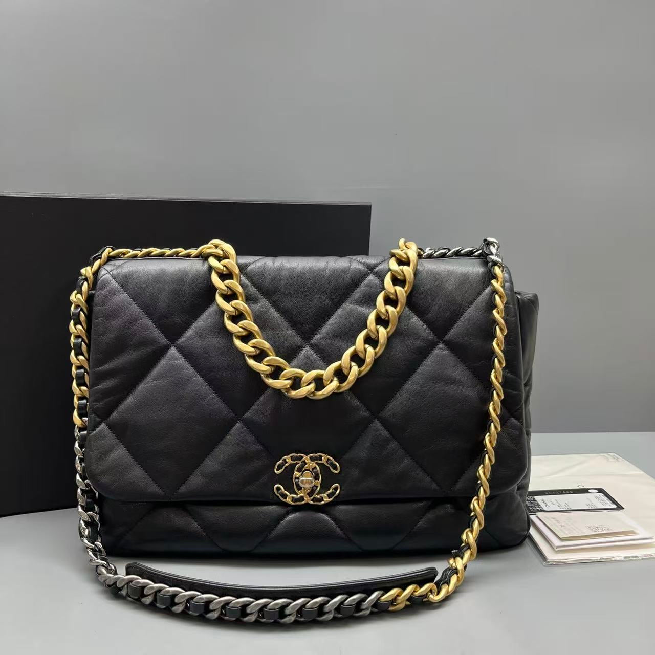 Chanel - 19 Bag Maxi Messenger - Leather - Black - (Maxi)