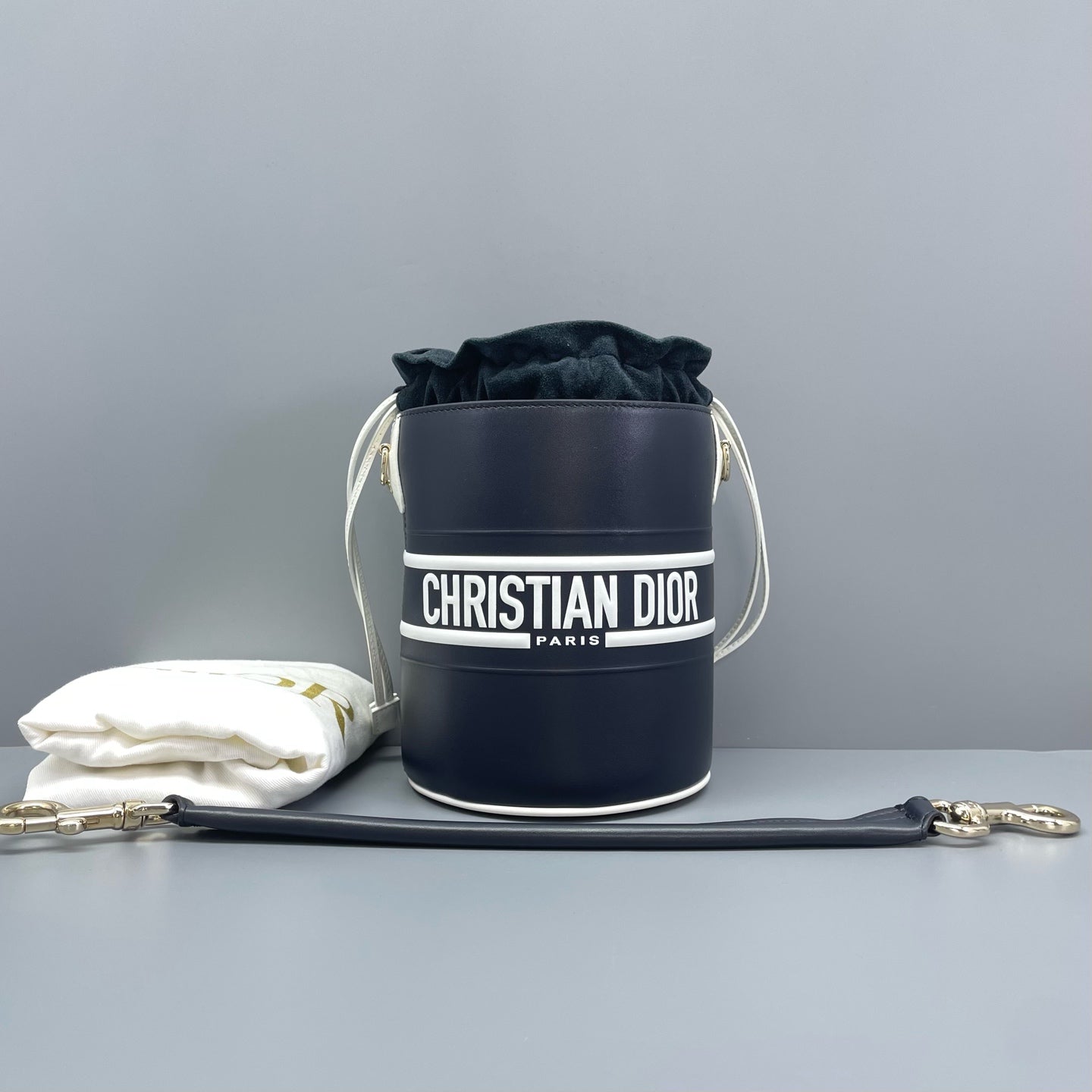 Dior - Vibe Small Bucket Bag - Leather - Blue - (small)