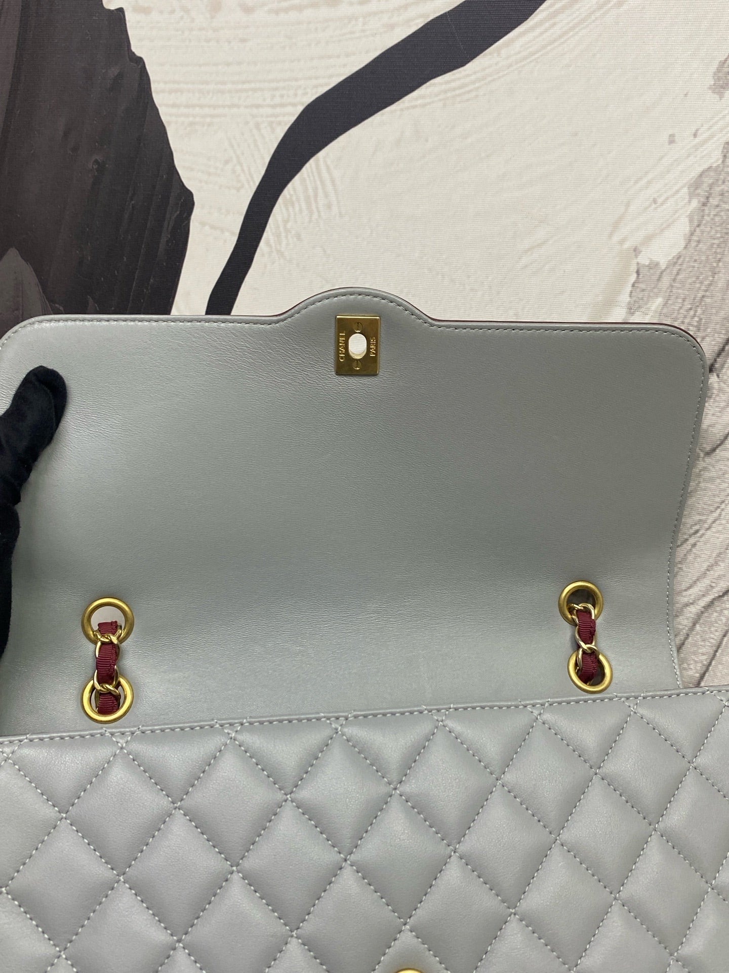 Chanel - Seasonal Classic Flap - Lambskin leather - Grey with Burgundy accents, Gold-Tone Hardware - (Medium)