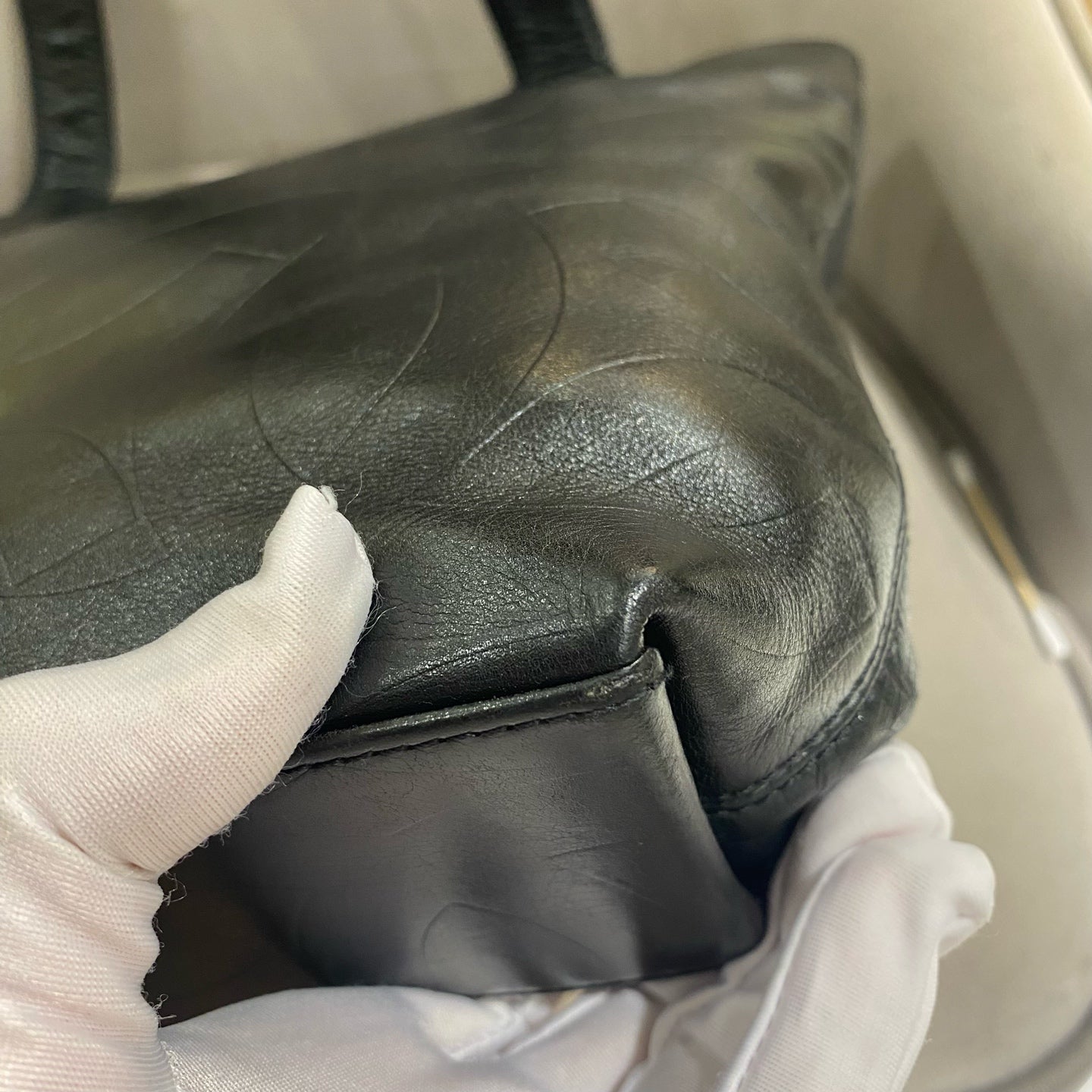 Chanel - Vintage Embossed CC Tote - Lambskin leather - Black - (Medium)