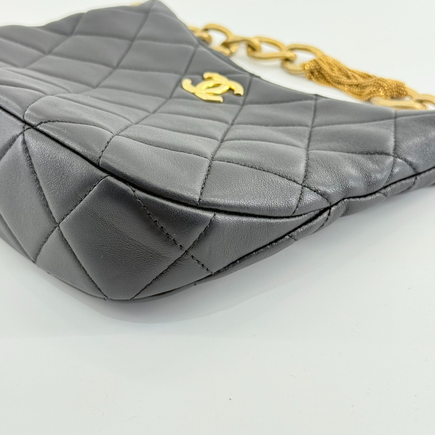 Chanel - 23A Tassel Chain Hobo Bag - Lambskin leather - Black - (mini)