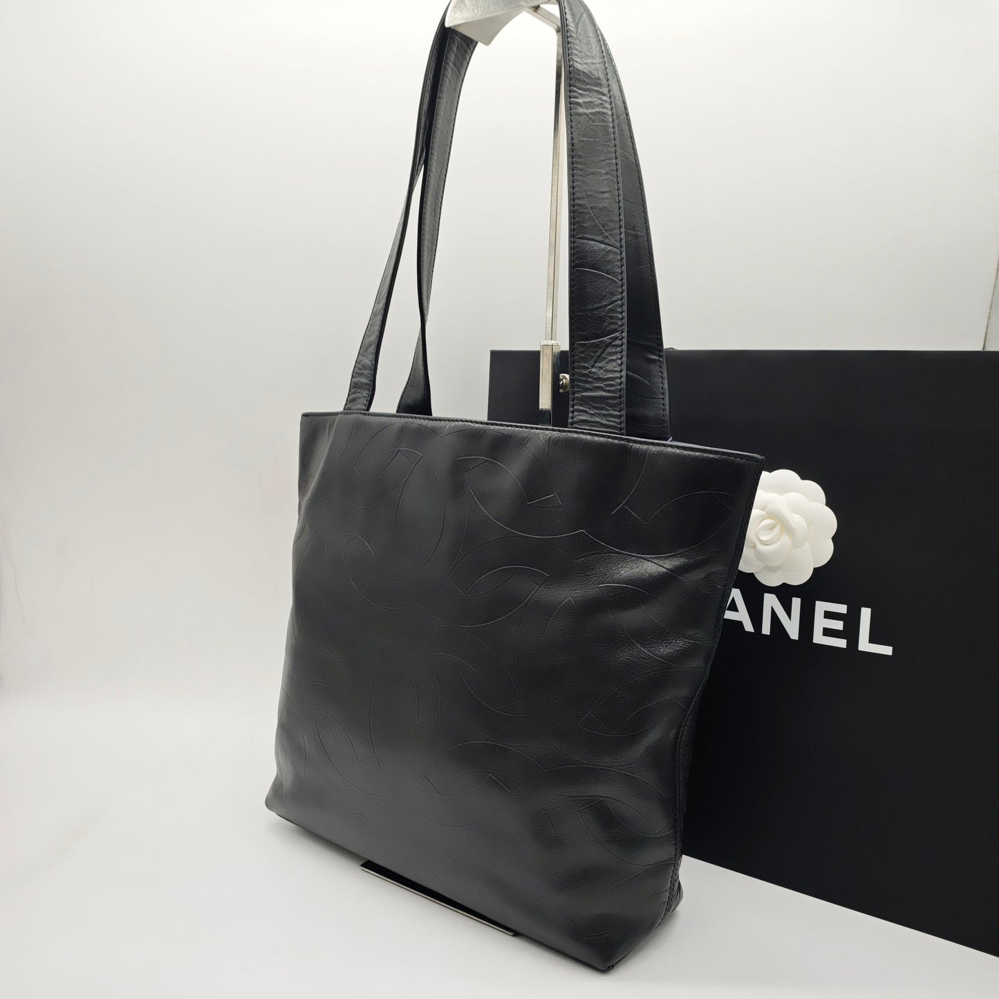 Chanel - Vintage Embossed CC Tote - Lambskin leather - Black - (Medium)
