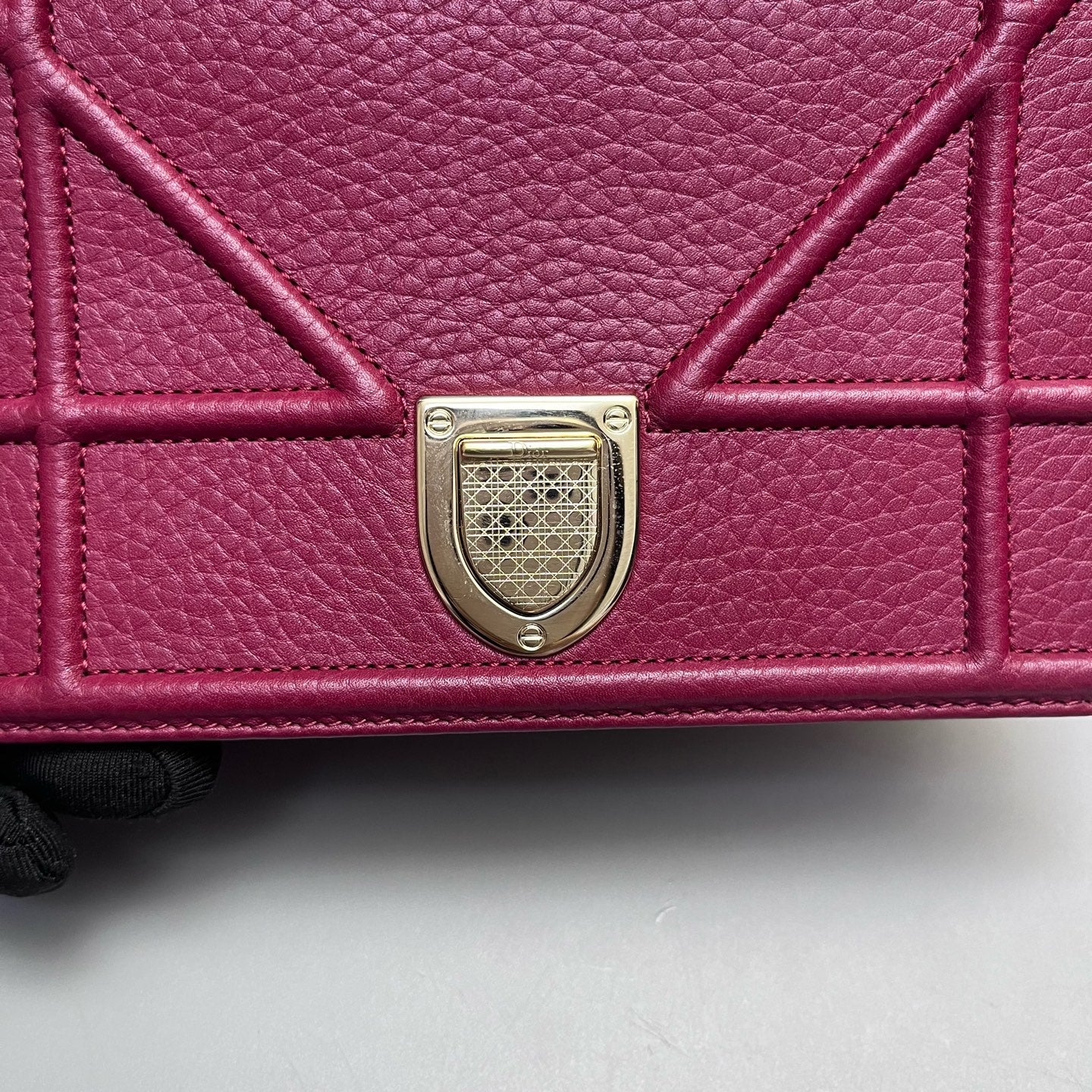 Dior - Shield WOC Chain Crossbody Bag - Grained leather - Red - (mini)