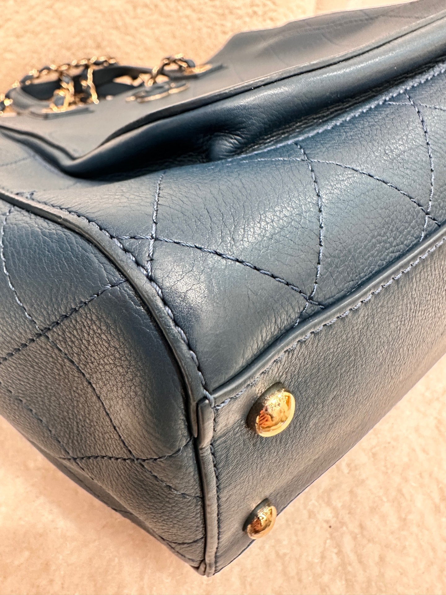 Chanel - Quilted Top Handle & Chain Strap Tote Bag - Grained leather - Blue - (Medium)