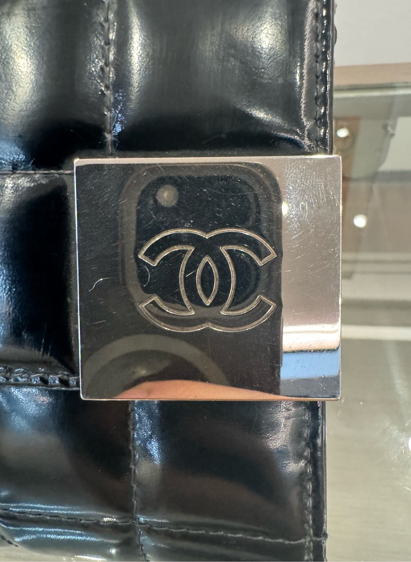 Chanel - Chocolate Bar Flap Bag - Patent leather - Black - (Medium)