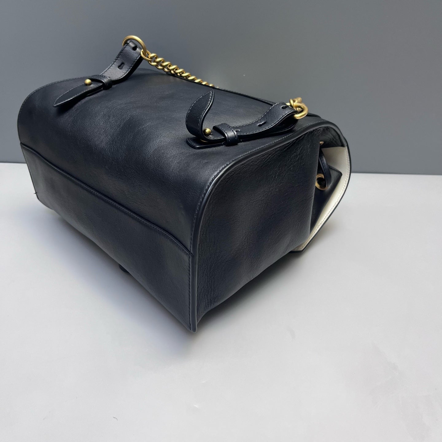 Gucci - Tiger Head Studded Leather Chain Backpack - Leather - Black - (medium)