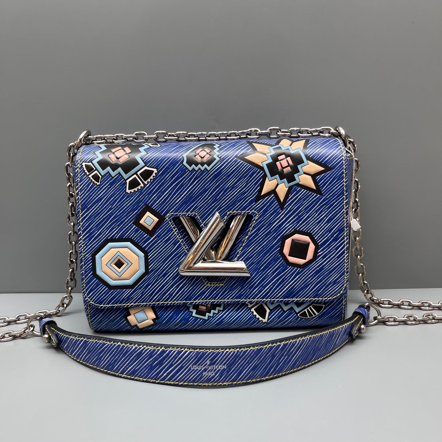 Louis Vuitton - Twist MM Graffiti Chain Bag - Epi leather - Blue - (Small)