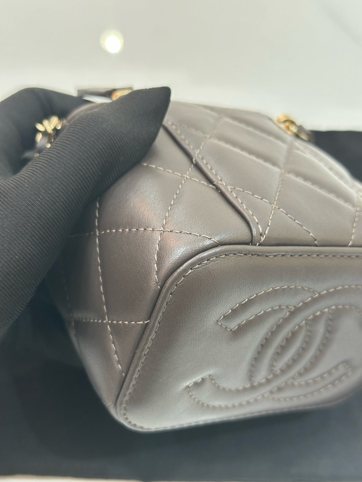 Chanel - 23A Handle Mini Vanity Case - Grained Calfskin Leather - Deep Chocolate Brown - (Mini)