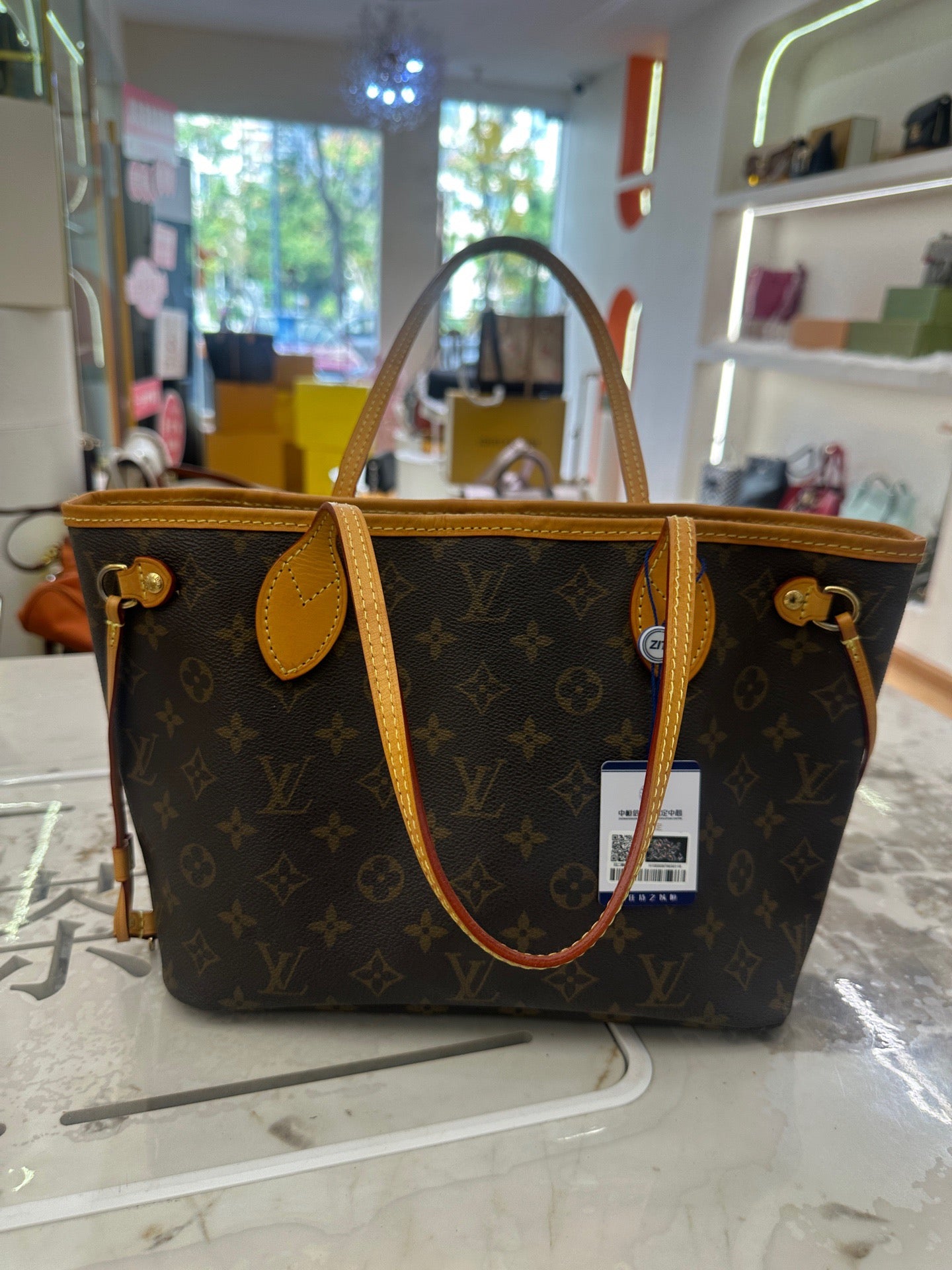 Louis Vuitton - Neverfull MM - Monogram coated canvas with natural cowhide leather trim and textile lining - Brown - (Medium)