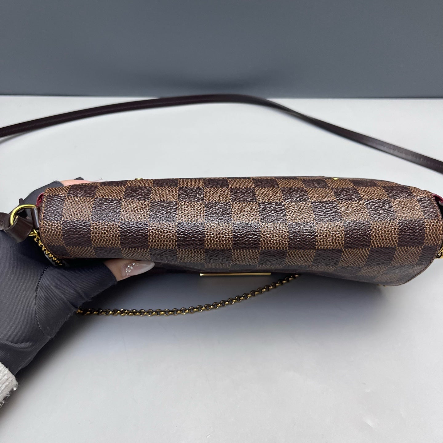Louis Vuitton - Favorite - Damier Ebene coated canvas with cowhide leather trim and fabric lining - Brown - (small)