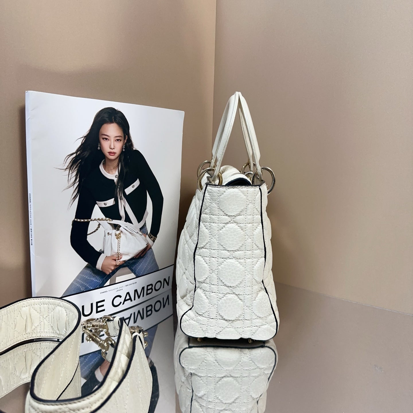 Dior - Lady Dior 5-Grid Medium - Grained calfskin leather - White - (medium)