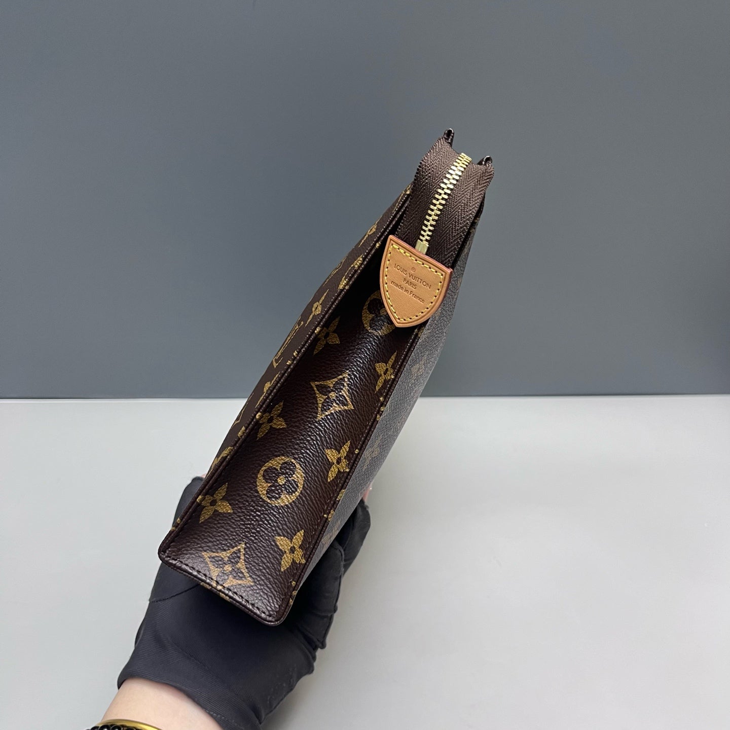 Louis Vuitton - Monogram Toiletry Pouch 26 - Monogram coated canvas with vachetta leather accents - Brown - (medium)