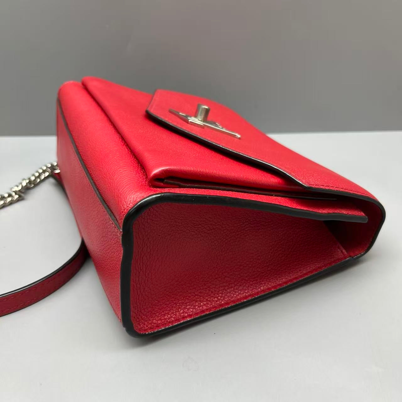 Louis Vuitton - Lockme Chain Bag - Grained calfskin leather - Red - (small)