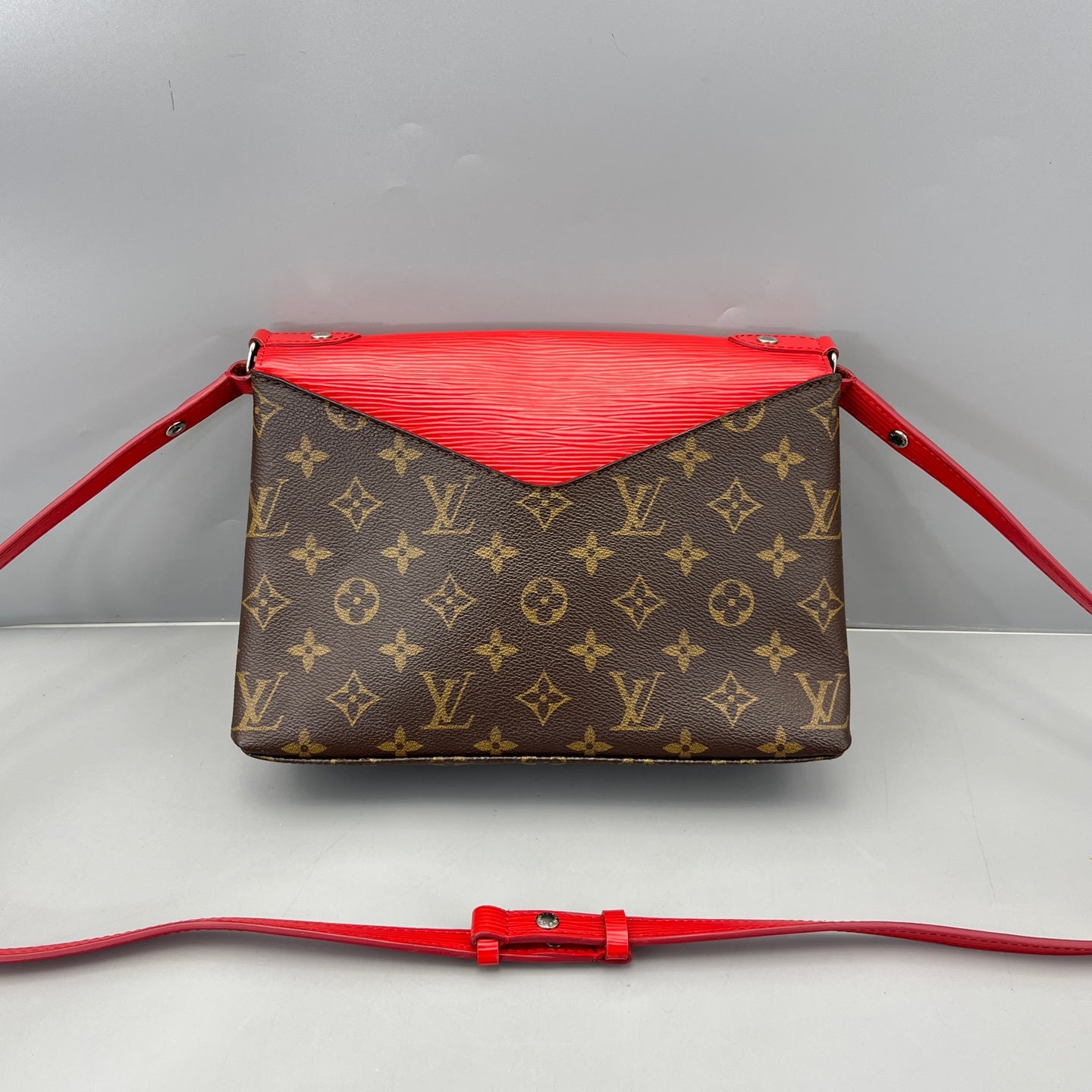 Louis Vuitton - Monogram Canvas and Epi Leather Envelope Messenger Bag - Monogram coated canvas, Epi leather, Microfiber lining - Red - (small)