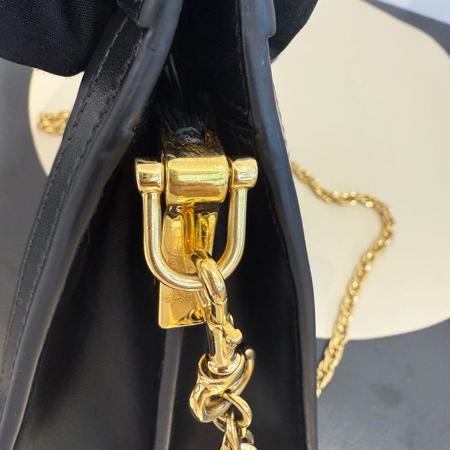 Gucci - GG Matelassé Chain Bag - Leather - Black with Gold-Tone Hardware - (mini)