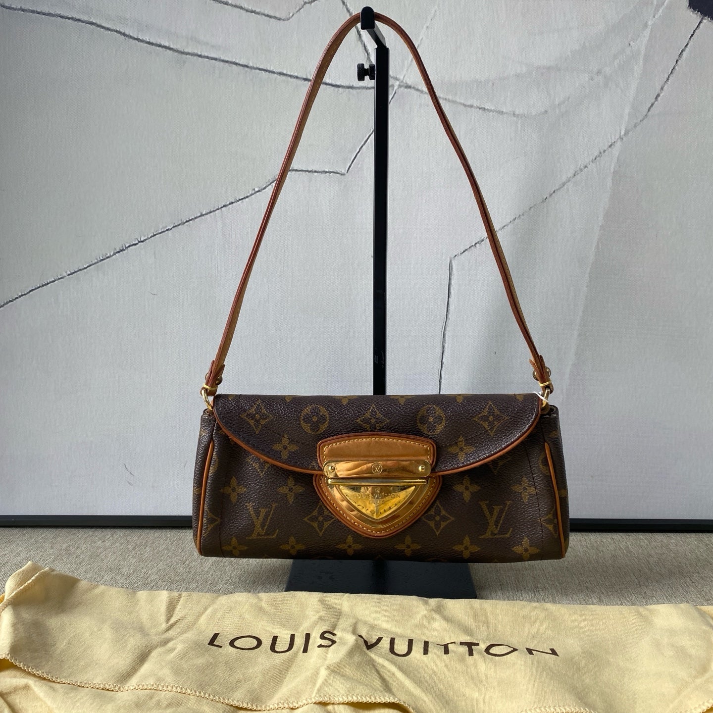 Louis Vuitton - Beverly Manhattan - Monogram coated canvas with Vachetta leather trim and gold-tone hardware - Brown - (Small)