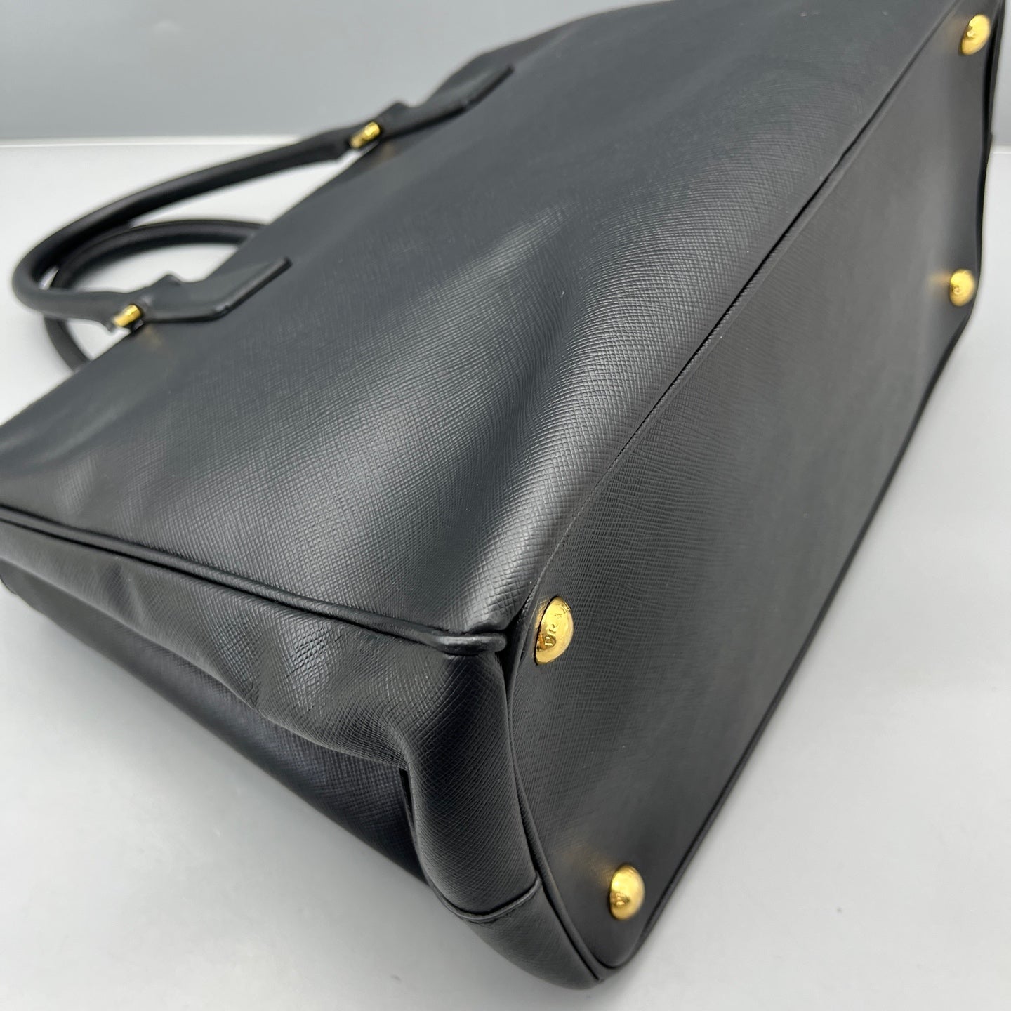 Prada - Saffiano Lux Double-Zip Tote (Galleria Bag) - Saffiano leather - Black - (medium)