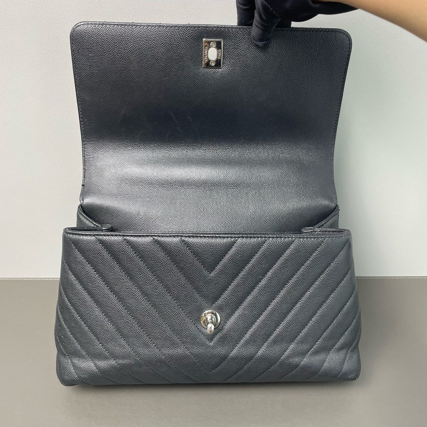 Chanel - Coco Handle Flap Bag - Grained Calfskin Leather - Black - (Medium)