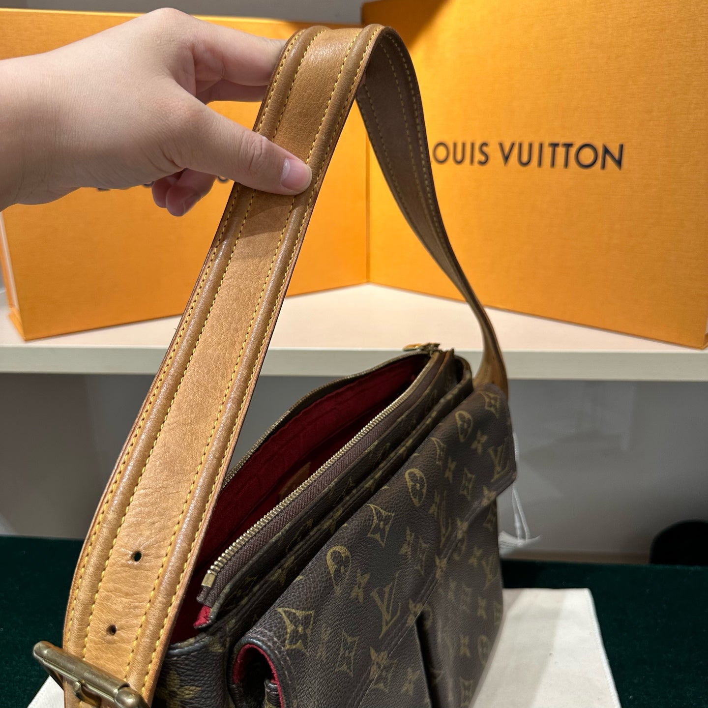 Louis Vuitton - Camel Shoulder Bag - Monogram coated canvas with Vachetta leather trim - Brown - (medium)