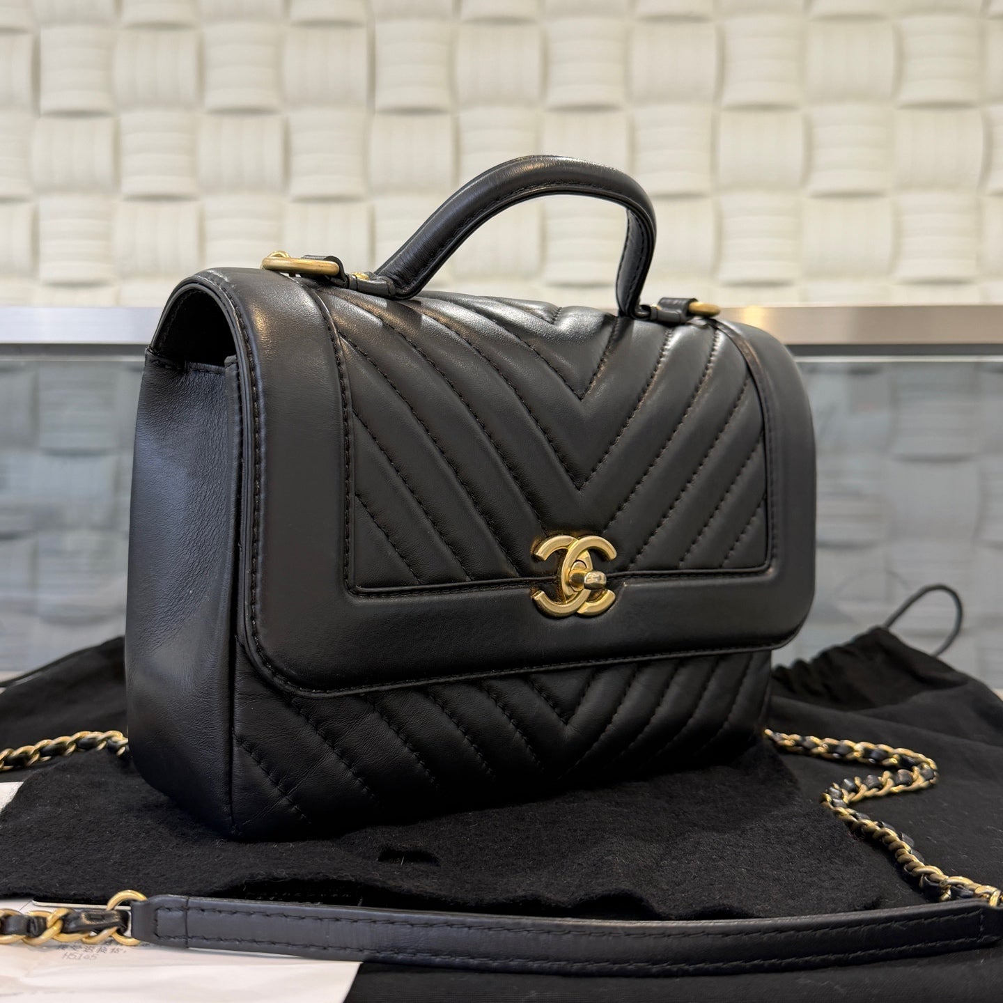 Chanel - Top Handle Messenger Flap Bag - Calfskin leather - Black - (small)