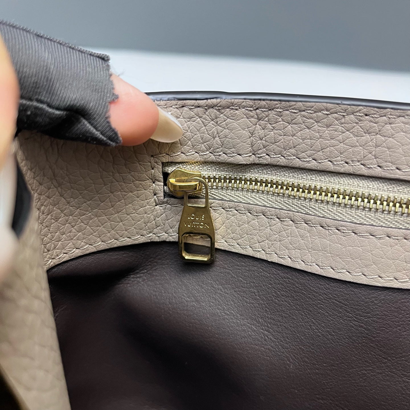 Louis Vuitton - Capucines BB - Taurillon leather - Grey - (Small)