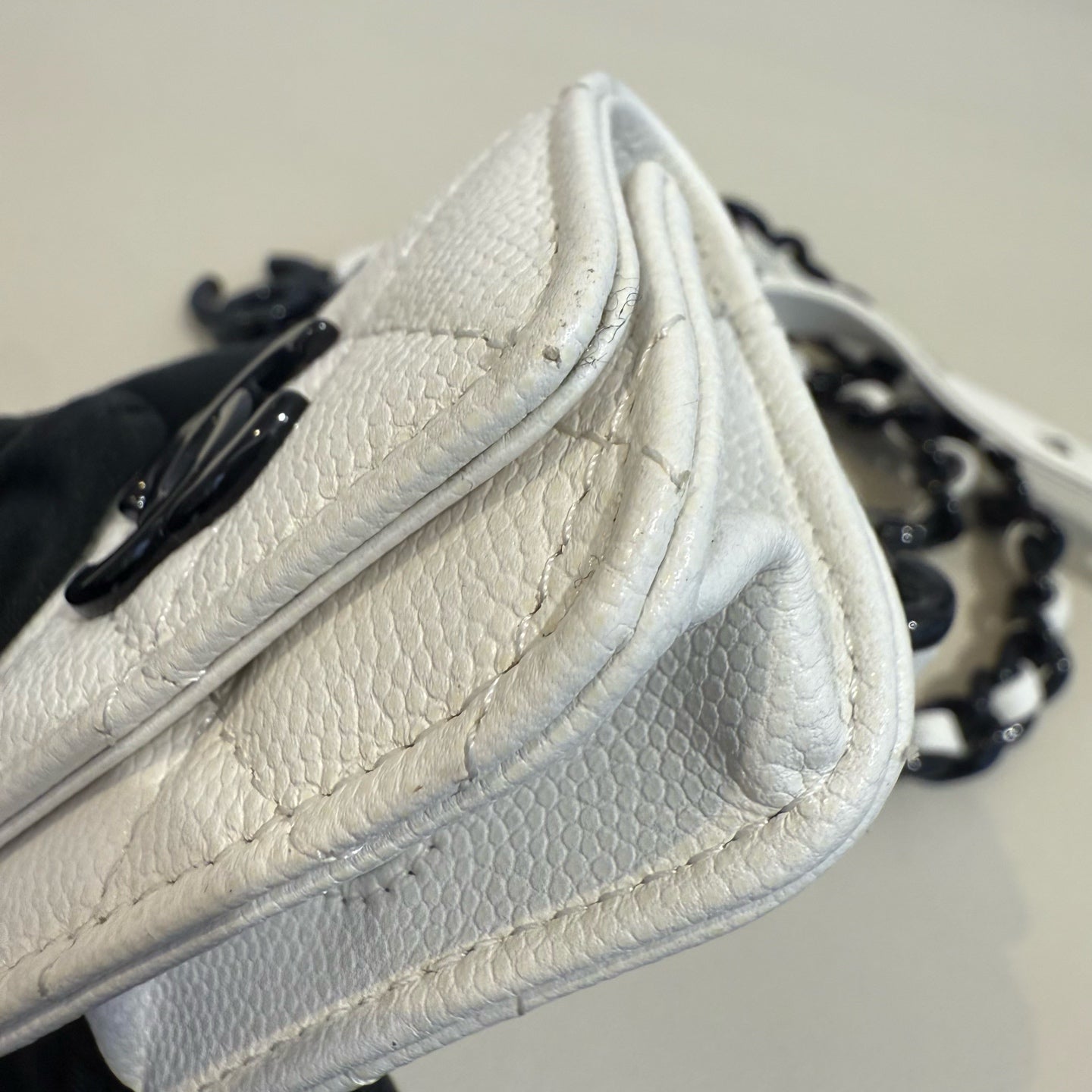 Chanel - Quilted Mini Pouch with Chain Belt - Grained leather - White - (mini)