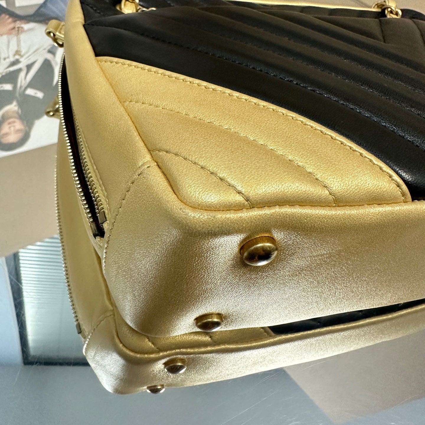 Chanel - V-Quilted Camera Bag - Leather - Black and Gold - (small)