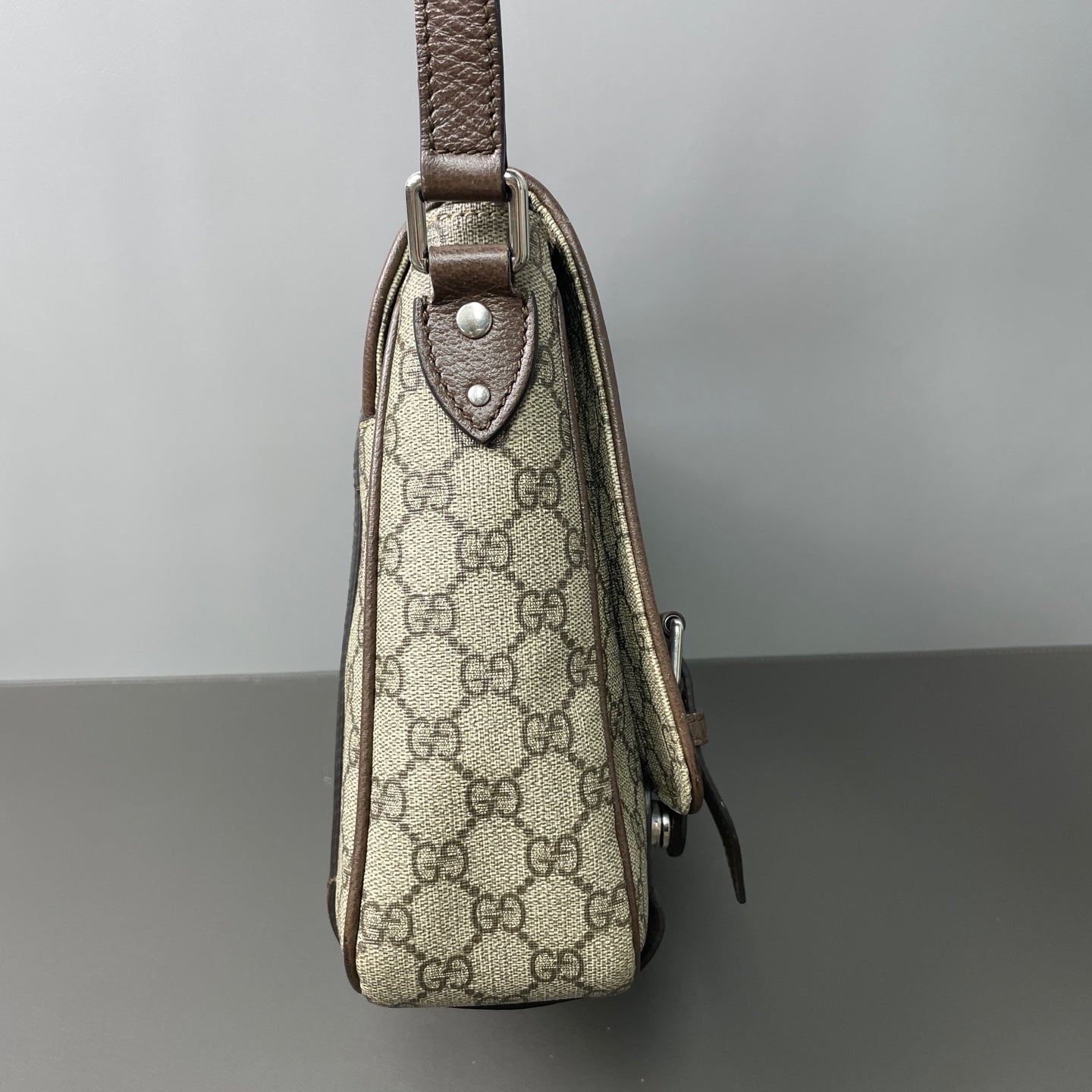 Gucci - GG Supreme Messenger Bag - GG Supreme canvas with leather trim - Ebony and Brown - (Medium)