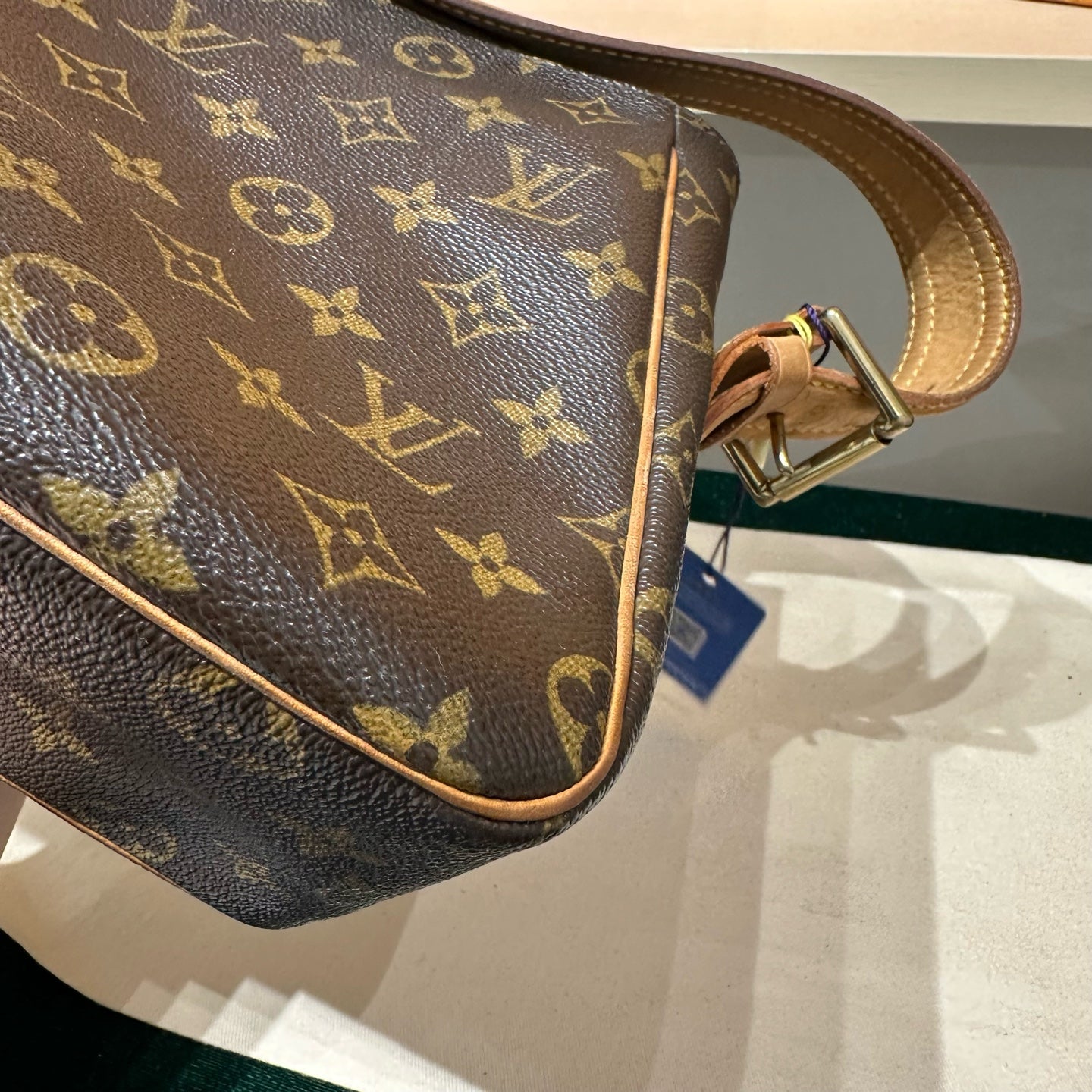 Louis Vuitton - Camel Shoulder Bag - Monogram coated canvas with Vachetta leather trim - Brown - (medium)