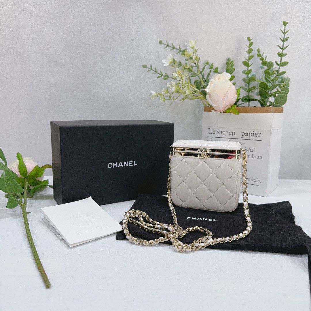 Chanel - Cosmetic Box Bag - Leather - White - (Mini)