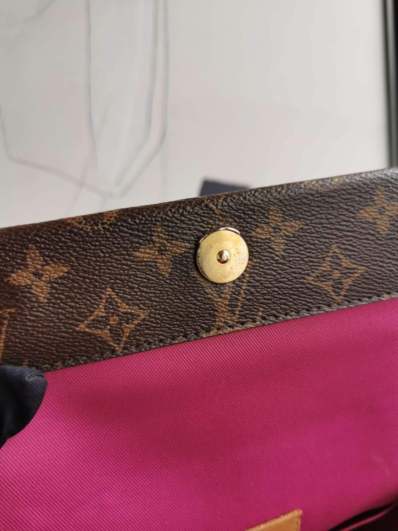 Louis Vuitton - Cluny BB - Louis Vuitton Monogram coated canvas with natural cowhide leather trim and fuchsia textile lining - Brown - (Small)