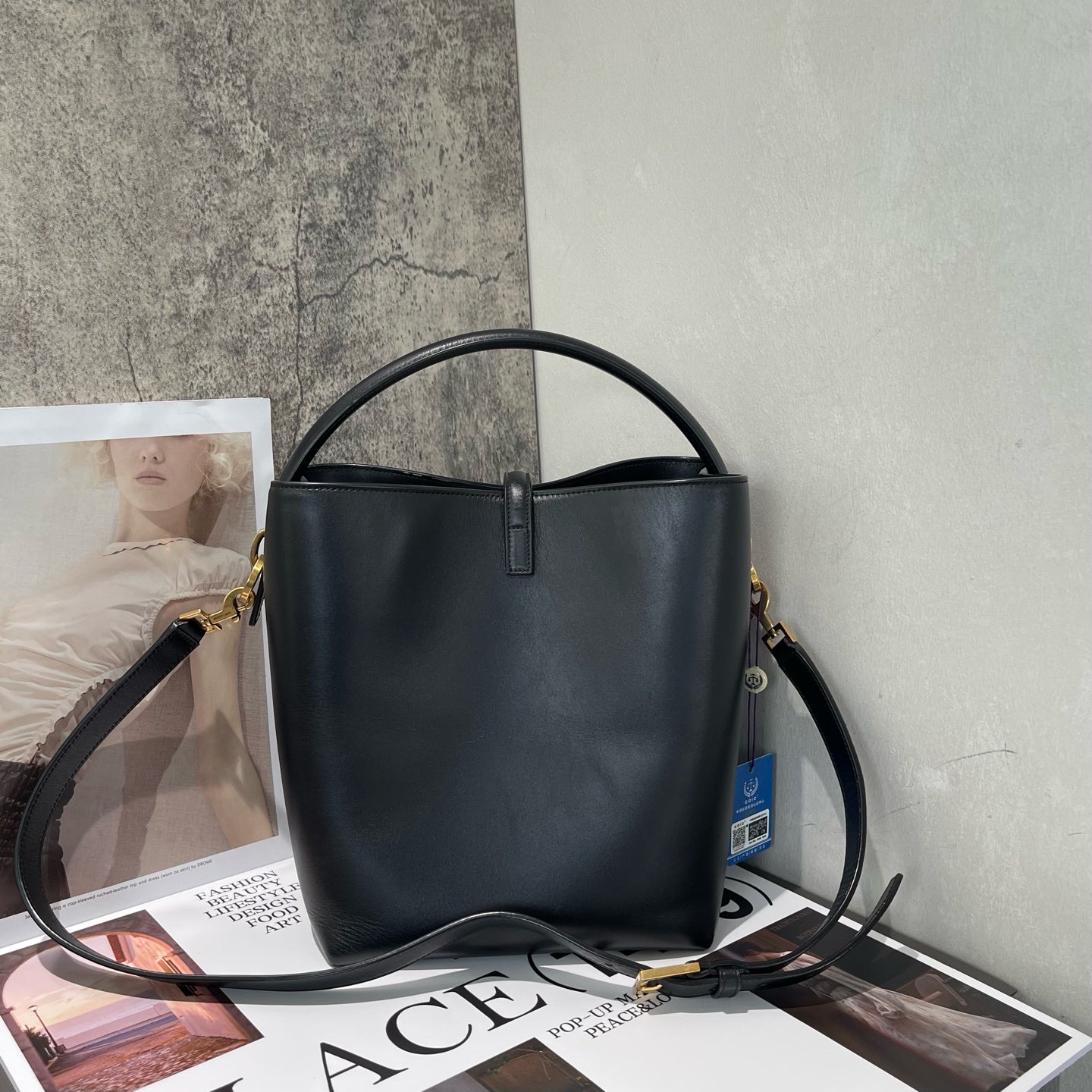 Saint Laurent - LE37 Bucket Bag - Leather - Black - (Large)