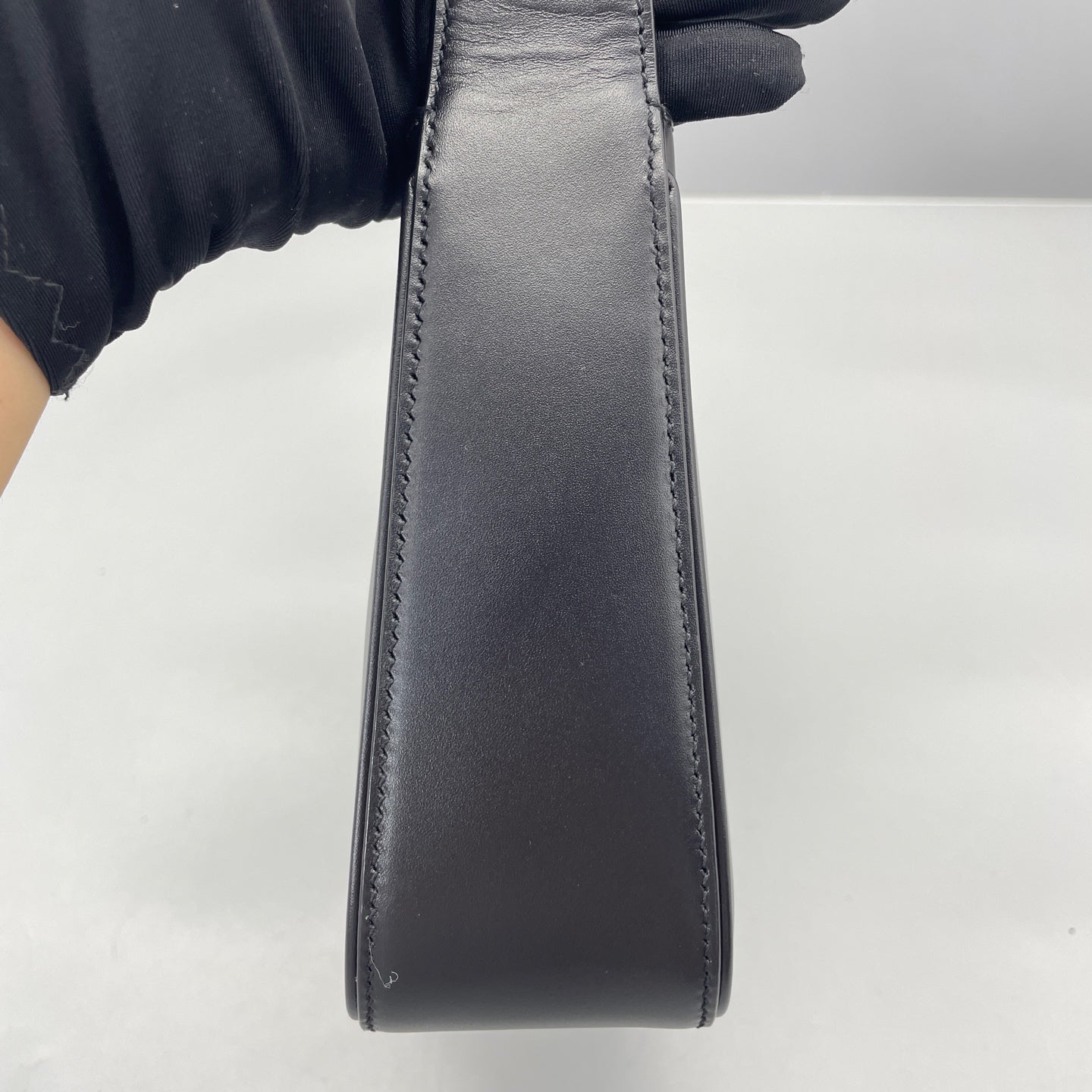 Saint Laurent - Hobo Bag - Leather - Black - (Medium)