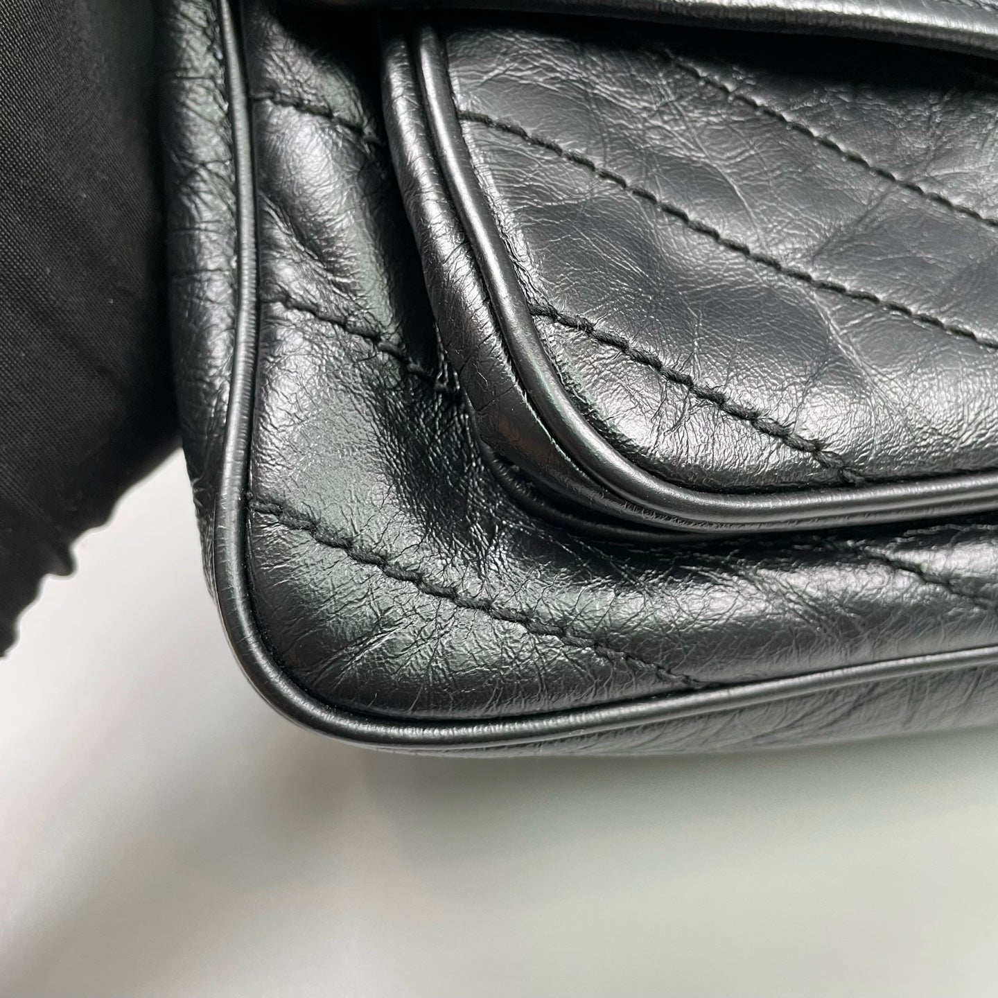 Saint Laurent - Niki Medium Chain Bag - Distressed calfskin leather - Black - (Medium)