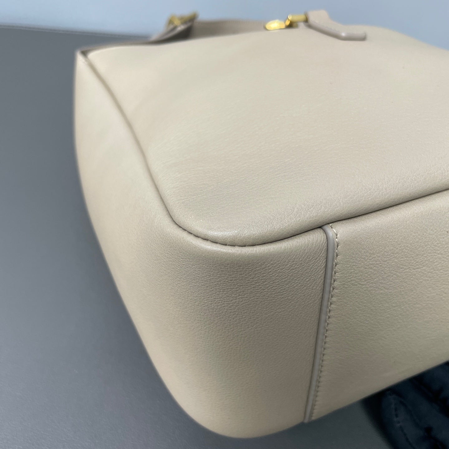 Saint Laurent - Hobo Bag - Leather - Elephant Grey with Antique Gold-Tone Hardware - (small)