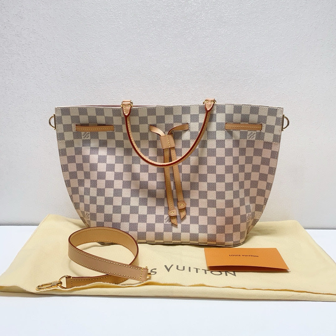 Louis Vuitton - Girolata Damier Azur - Damier Azur coated canvas with natural cowhide leather trim - White - (Medium)
