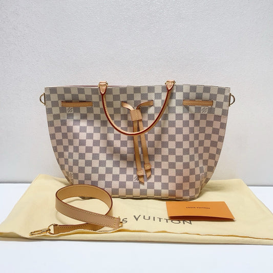 Louis Vuitton - Girolata Damier Azur - Damier Azur coated canvas with natural cowhide leather trim - White - (Medium)