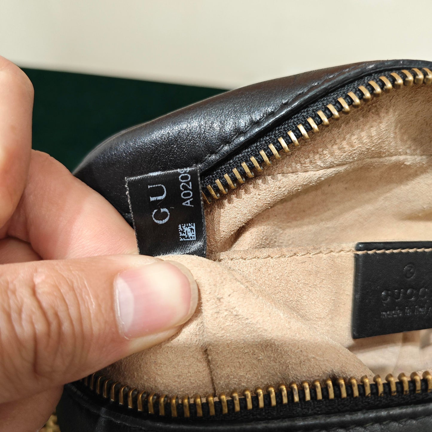 Gucci - GG Marmont Matelassé Mini Camera Bag - Leather - Black with Gold-Tone Hardware - (mini)