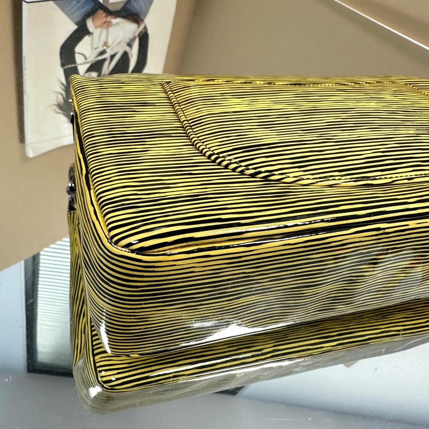 Chanel - Classic Flap Bag - Patent leather - Yellow - (medium)