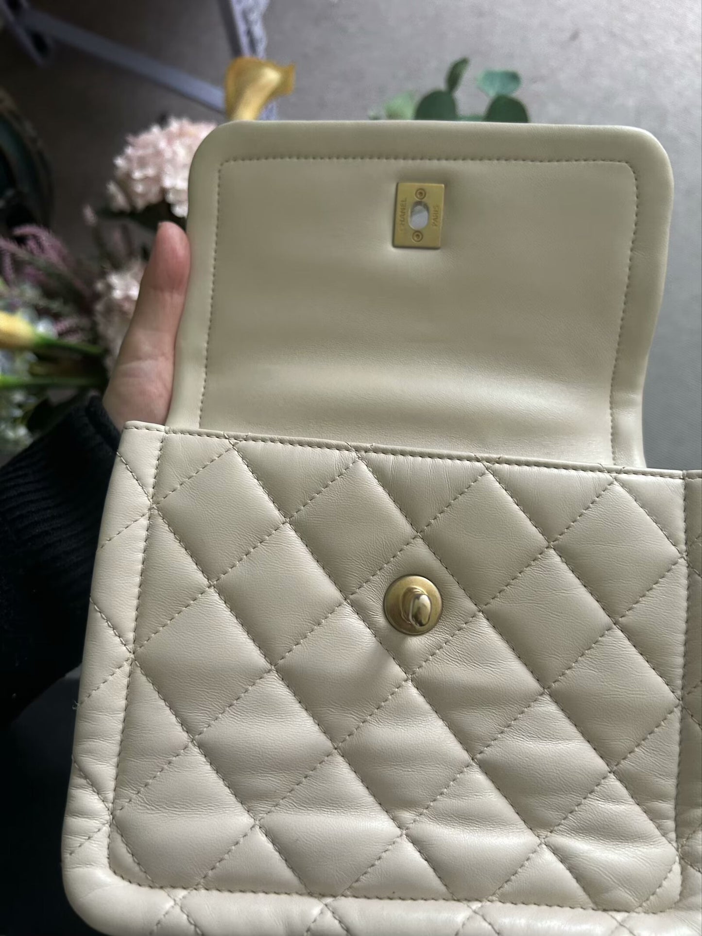 Chanel - Small Quilted Flap Bag with Medallion Chain Details - Lambskin leather - Beige - (Small)