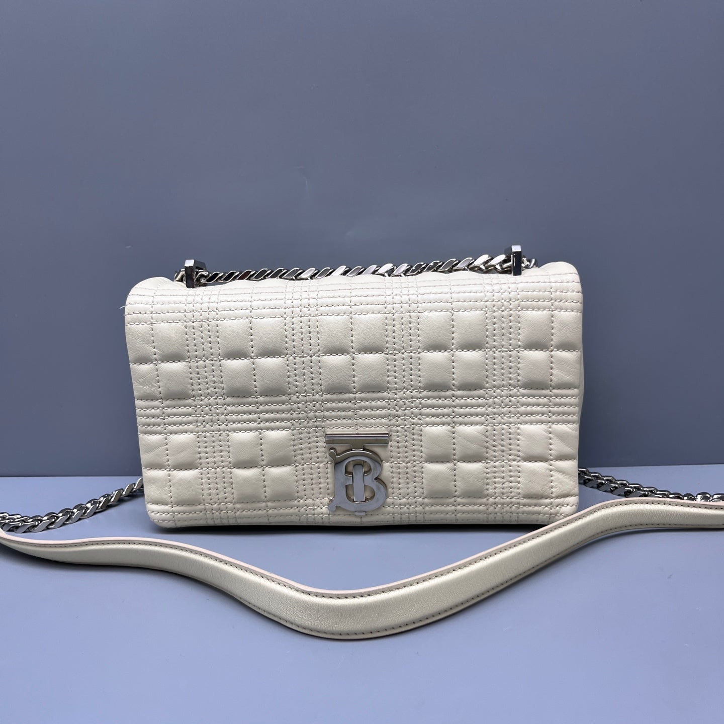 Burberry - Lola Chain Bag - Quilted lambskin leather - White - (Small)