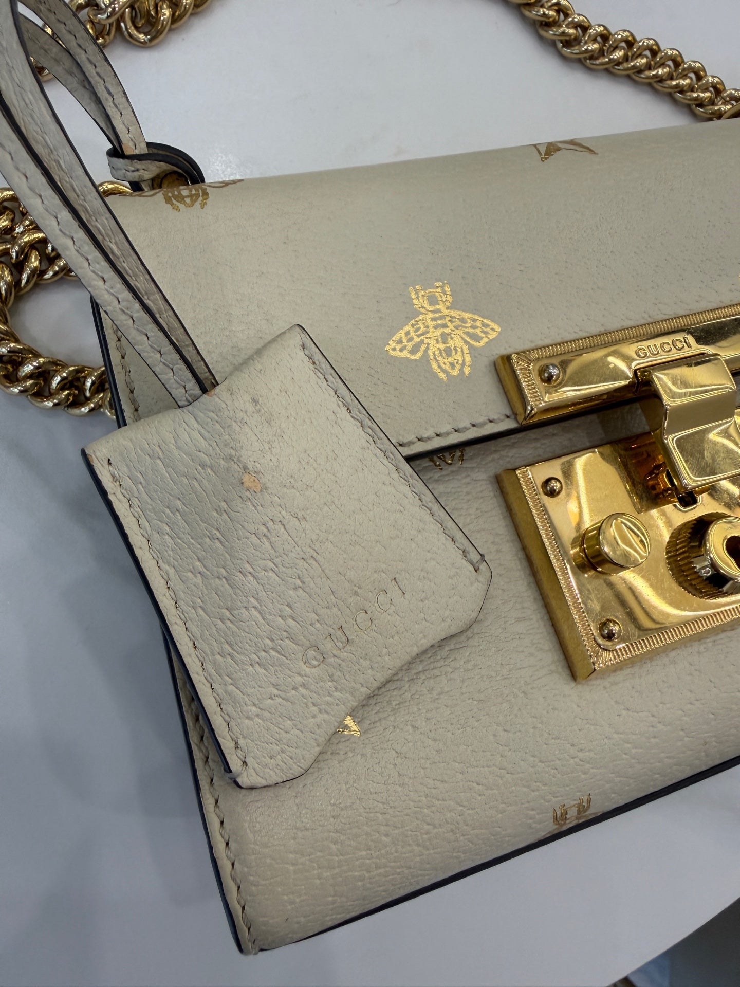 Gucci - Padlock Small Shoulder Bag with Bee Motif - Grained leather - White - (Small)